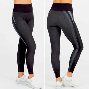 NWT SPANX Look At Me Now Seamless Leggings, Medium in Graphite Dust